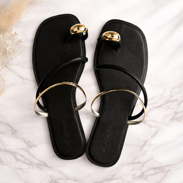 Sandale à lanière noire dorée